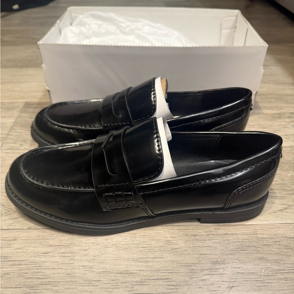 Calvin Klein Women’s size 9 loafers - never worn (still in box) - Picture 8 of 8